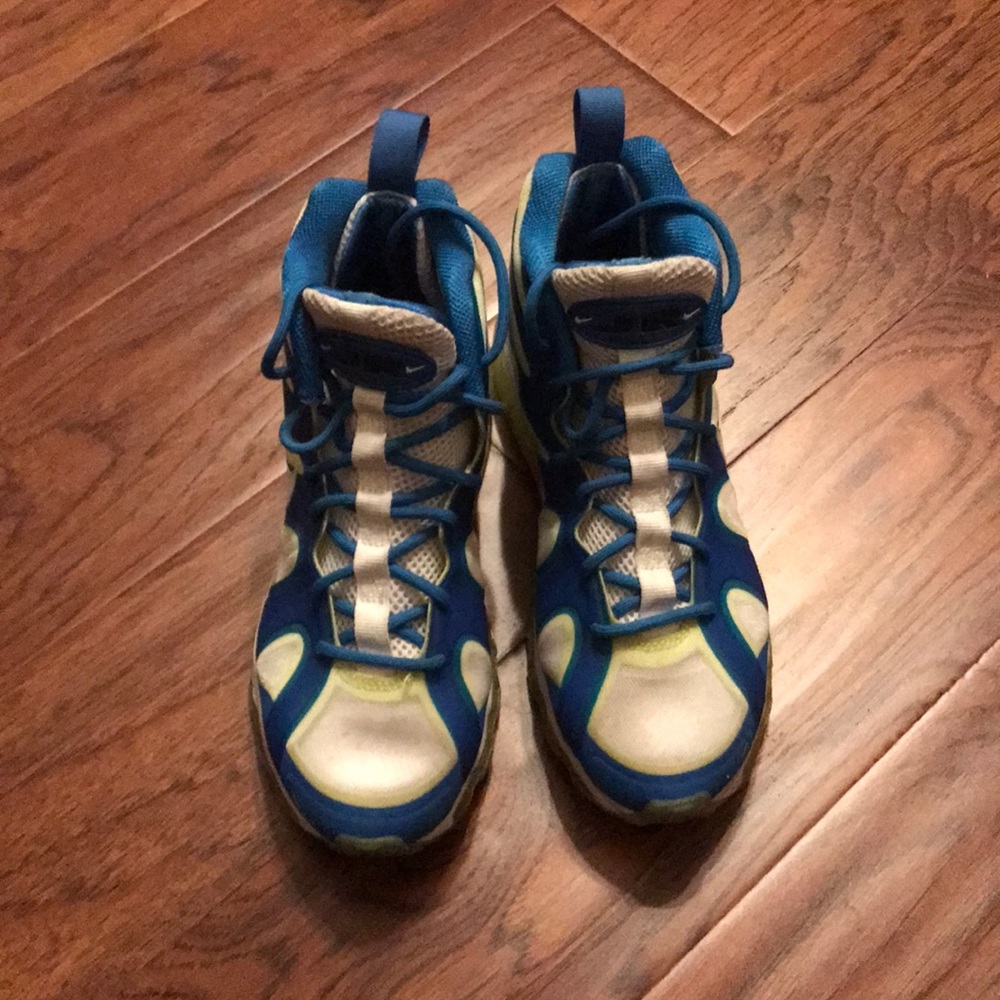 Boy’s athletic shoe